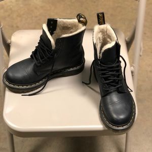 DR MARTINS - FUR LINED BOOTS SIZE 6